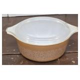 Small covered Pyrex casserole 472b