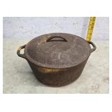 Lodge cast iron Dutch oven