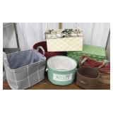 Storage containers / baskets