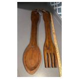 Vintage 27 1/2ï¿½ wooden spoon and fork wall
