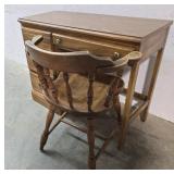 Kneehole desk with chair 39"17"31"