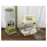 Blender, stand mixer w/ 2 bowls