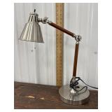Desk lamp
