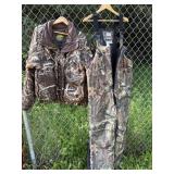 Hodgman size XL insulated camo coat and 10x brand