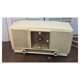 Vintage GE clock radio - appears to be in great
