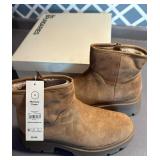 Brand new/tags size 8 memory foam NB cozy boot