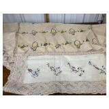 1 Tablecloth Round 51ï¿½  And 1 Runner 54x20.5