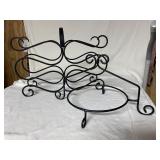 1 metal wine bottle holder (6 bottles). 1 metal