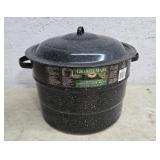 Graniteware canner with rack