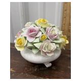 Golden Crown E&R Bouquet of roses in footed bowl