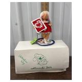 Annalee valentine figure with box