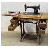 Art Deco Singer Sewing Machine w/contents