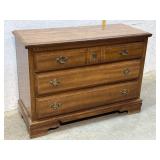 Bassett Three Drawer Dresser 44/18/31