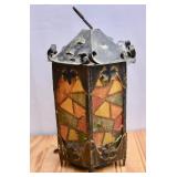 tained Glass Style Oil Lamp. (Crack to 1 panel)