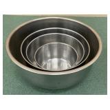 4 stainless steel bowls - 3 are Daewoo Housewares