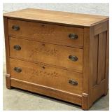 3 Drawer Spoon Carved Dresser 40/18/31