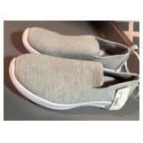 Brand new/tags size 7 low vamp