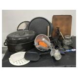 Victorio food strainer/sauce maker w/its parts,