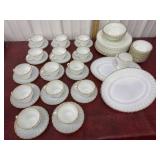 Anchor Hocking ï¿½Golden Shellï¿½ dishes set