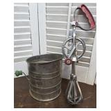 Vintage Dazey adj handle mixer & sifter w/green