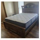 CLEAN Queen size complete bed