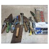 Squeeze Wrench, Reflectors & miscellaneous tools