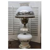 Milk glass gone with the wind Currier & Ives lamp