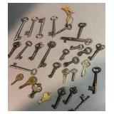 Nice vintage lot keys R&E Ilco  Miller & more