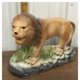 Ceramic lion *a couple small nics