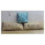 3 Pillows incl Rae Dunn