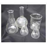 Vintage Pyrex Glass Beakers (1 with nic on rim)