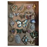 Vintage lot of brooches  and pins