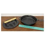 Cast iron Lodge fry pan w/meat press.