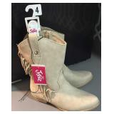 Brand new/tags size 4 girls western boot Tan