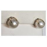 14k Pearl earrings Marked 'IPS' - Imperial Pearl