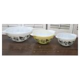 90  3 Pyrex Gooseberry Cinderella Bowls