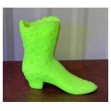 Glow glass Fenton 'Lime Sherbet Satin' daisy and