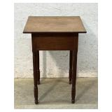 Early Walnut Stand w/ pencil legs 21/30
