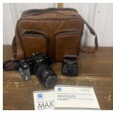 Minolta Maxxum 7000 camera w/ carrying case