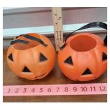 Two small plastic jack-o-lanturne