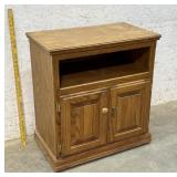2 Door Oak Cabinet 29/17/31