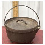 Cast iron #8 footed Dutch oven