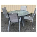 5 Piece Pattio & Chairs 48/28- glass top