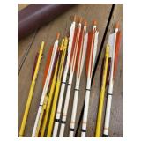 Vintage arrows w/Quiver and arm shield