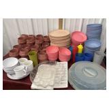 Large quantity of plasticware dishes
