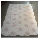 Pretty floral quilt *measures approximately 86ï¿½ x