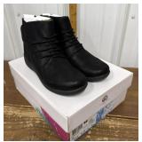 Clarks Cloudsteppers womenï¿½s boots- size 8 1/2