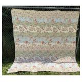 Quilt w/ roses- measures approximately 91ï¿½ x 86ï¿½