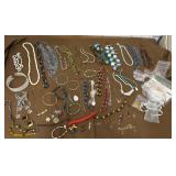 Assorted jewelry, some bits & pieces, jewelry