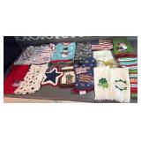 Holiday hand towels i/oven mitts/potholders.